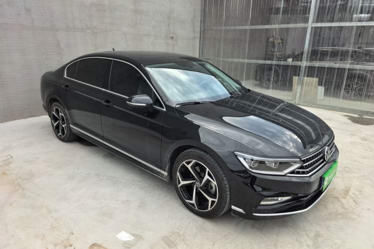 Used Volkswagen Magotan 2023 2 Million Units Limited Edition 330TSI DSG Leading Version
