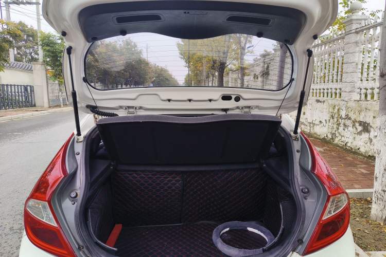 Used Hyundai Verna Ray 2014 1.4L Automatic GLX
