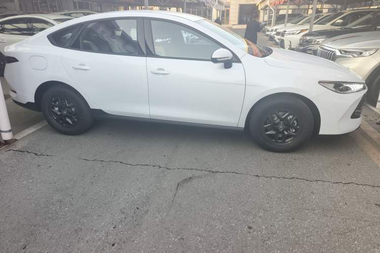 Used BYD Qin PLUS 2025 DM-i Smart Drive 55KM Leading Model
