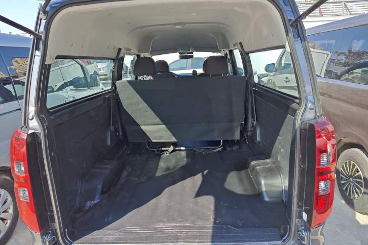 Used Jinbei Gold Hiace 2021 1.5L Passenger Vehicle Engineering Lion 5-Seater
