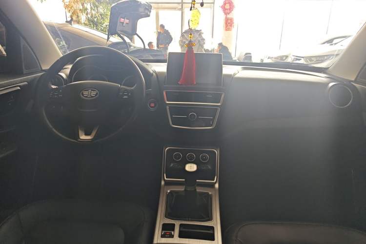 Used Bestune X40 2019 1.6L Manual Luxury Model China VI Standard