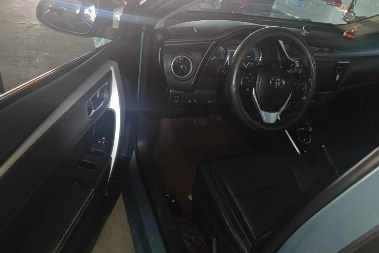 Used Toyota Corolla 2018 Dual-Engine 1.8L E-CVT Smart Edition
