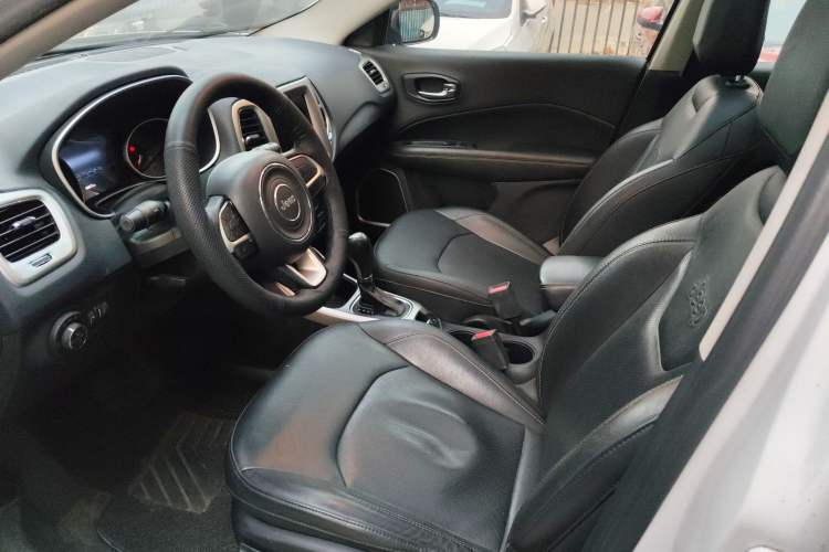 Used  Compass 2017 200T Automatic Family Edition
