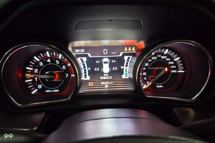 Used  Commander 2018 2.0T Two-Wheel Drive Enjoyment Version China VI Emission Standard
