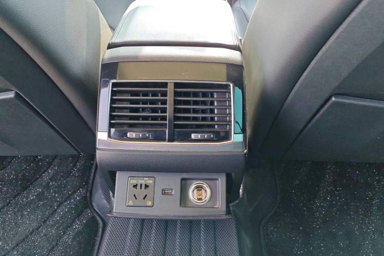 Used Volkswagen Phideon 2019 380TSI Two-Wheel Drive Business Edition China VI Standard