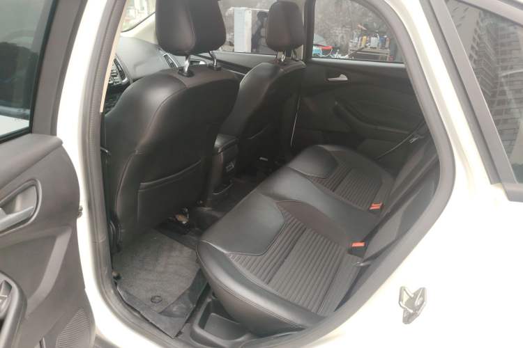 Used Ford Focus 2017 Sedan 1.6L Manual Fashion Edition Smart Drive Version
