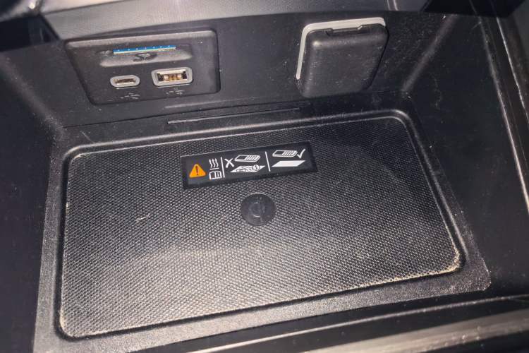 Used Buick Envision 2022 Encore Plus 652T Five-Seat Luxury Model
