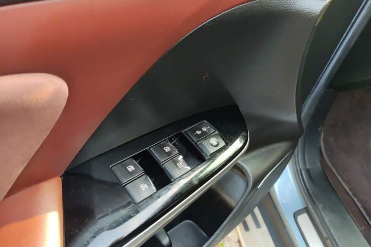 Used GAC Trumpchi GS8 2017 320T Two-Wheel Drive Luxury Smart Connectivity Version (7 Seats)
