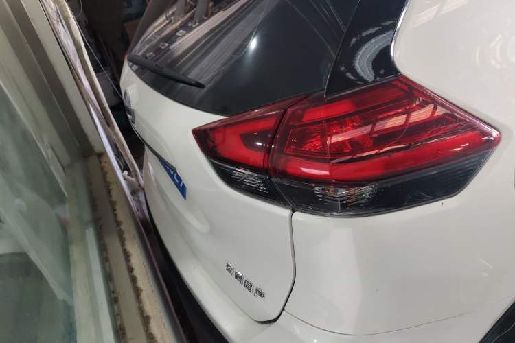 Used Nissan X-Trail 2023 Classic 2.0L Two-Wheel Drive Smart Connect Premium Edition
