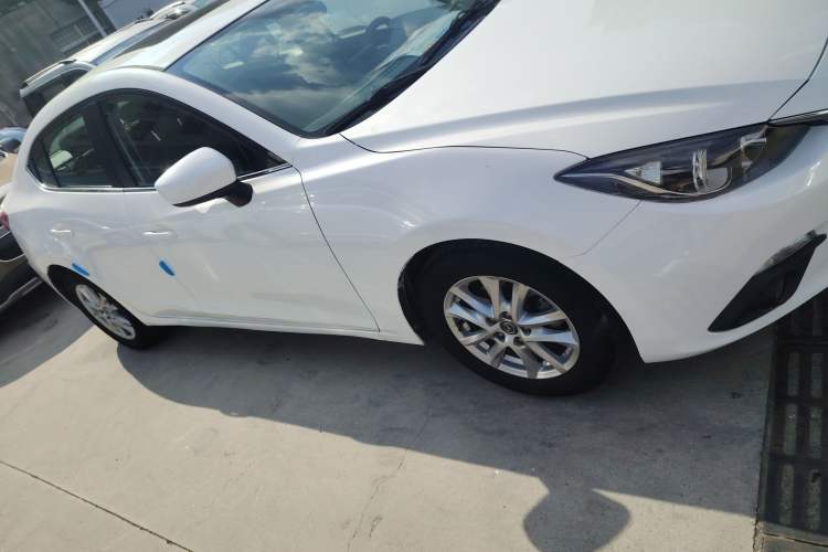 Used Mazda Mazda 3 Axela 2014 Sedan 1.5L Automatic Luxury Model
