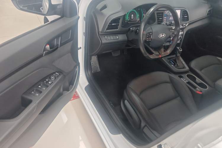 Used Hyundai Elantra 2019 1.4T Dual-Clutch Xuan Dong · Dynamic Model