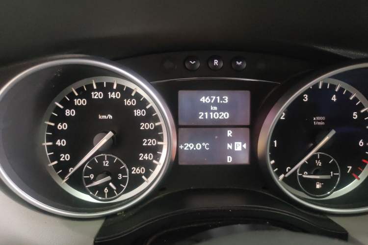 Used Mercedes-Benz R-Class 2014 R 320 4MATIC Business Model