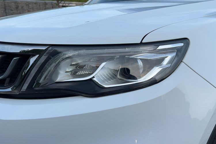 Used Geely Auto Emgrand X7 Sport 2018 1.8TD Automatic Two-Wheel Drive ZhiZun Model with 4G Connectivity
