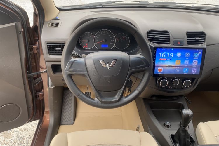 Used Wuling Hongguang 2014 1.5L S Standard Version
