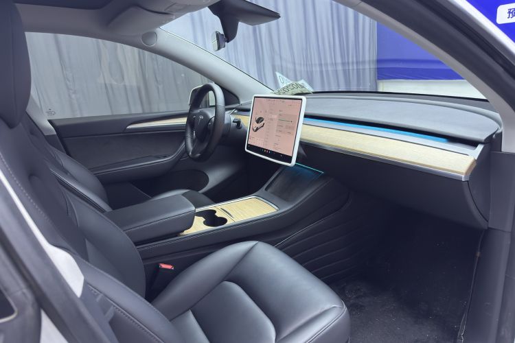 Used Tesla Model Y 2021 Long-Range All-Wheel-Drive Version
