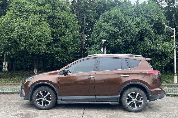 Used Toyota RAV4 2018 2.0L CVT Two-Wheel Drive Fashion X Edition
