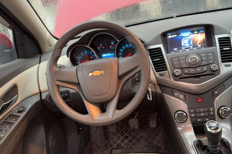 Used Chevrolet Cruze 2015 1.5L Classic SE MT
