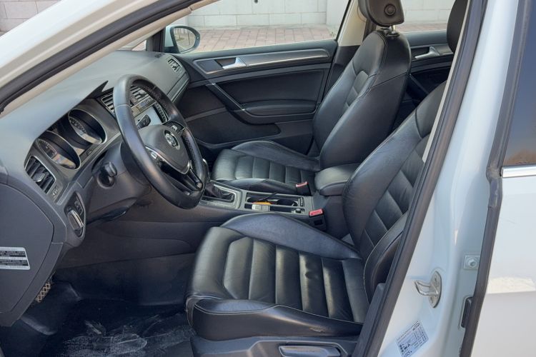 Used Volkswagen Golf 2015 1.4TSI Automatic Luxury Model
