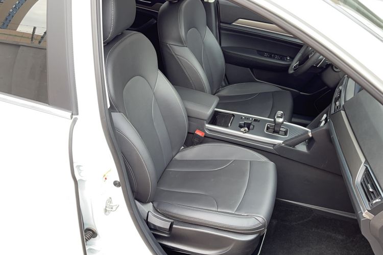 Used Haval H6 2021 Sport Edition 1.5T Automatic Elite Smart Connectivity Model with Hexagonal Grille
