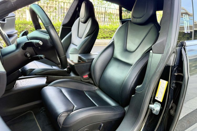 Used Tesla Model S 2019 Long-Range Version
