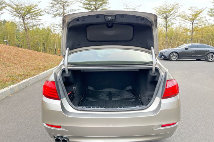 Used BMW 5 Series 2014 520Li Elegant Model
