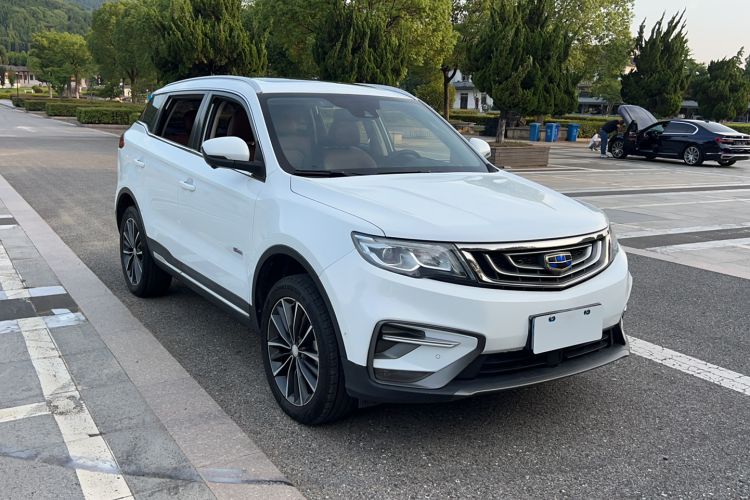 Used Geely Auto Emgrand X7 Sport 2018 1.8TD Automatic Two-Wheel Drive ZhiZun Model with 4G Connectivity
