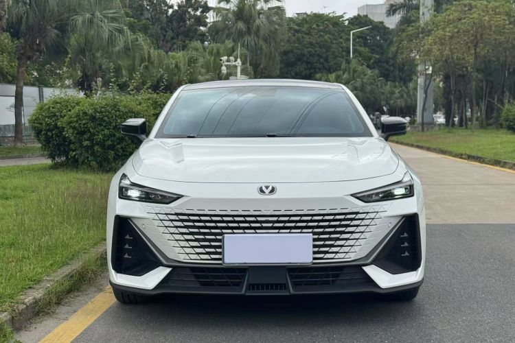 Used Changan UNI-V 2023 1.5T Prestige Model
