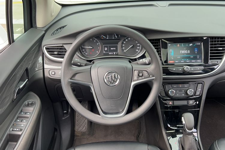 Used Buick Encore 2018 18T Automatic Two-Wheel Drive Urban Fashion Model
