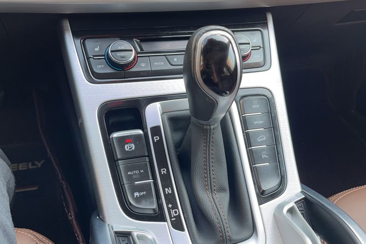 Used Geely Auto Emgrand X7 Sport 2016 1.8TD Automatic ZhiZun Version
