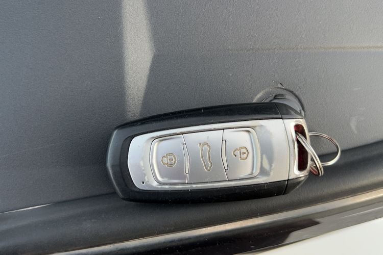 Used Geely Auto Emgrand X7 Sport 2018 1.8TD Automatic Two-Wheel Drive ZhiZun Model with 4G Connectivity
