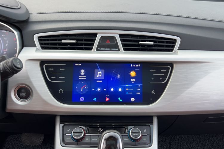 Used Geely Auto Emgrand X7 Sport 2018 1.8TD Automatic Two-Wheel Drive ZhiZun Model with 4G Connectivity
