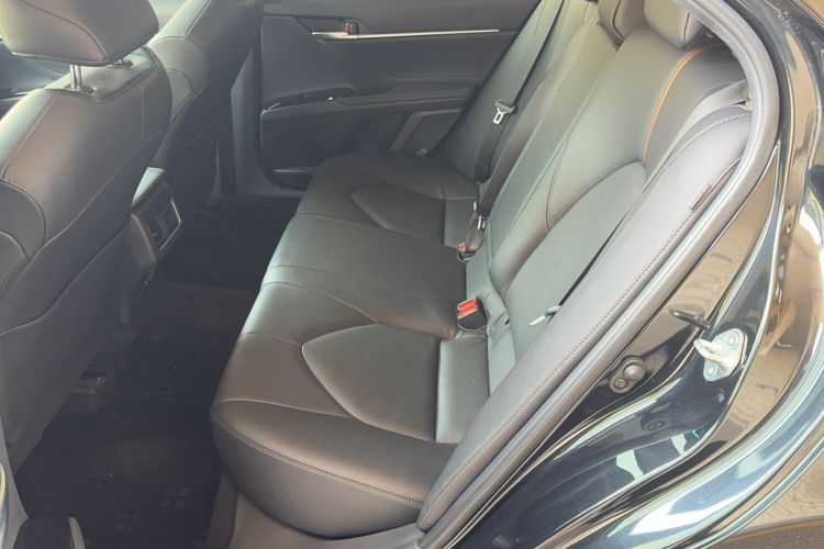 Used Toyota Camry 2021 2.0G Luxury Edition
