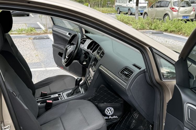 Used Volkswagen Golf 2016 230TSI Automatic Comfort Version
