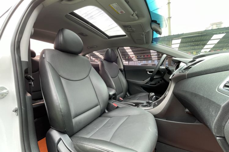 Used Hyundai Elantra 2015 1.6L Automatic Luxury Model
