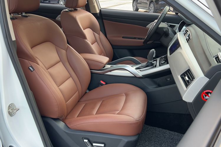 Used Geely Auto Emgrand X7 Sport 2018 1.8TD Automatic Two-Wheel Drive ZhiZun Model with 4G Connectivity
