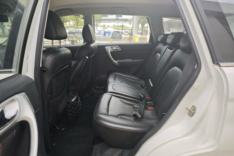 Used Haval H6 2014 Upgraded Model 2.0T Diesel Manual Two-Wheel Drive Elite Version
