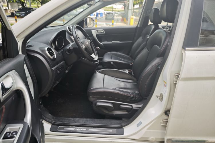 Used Haval H6 2014 Upgraded Model 2.0T Diesel Manual Two-Wheel Drive Elite Version
