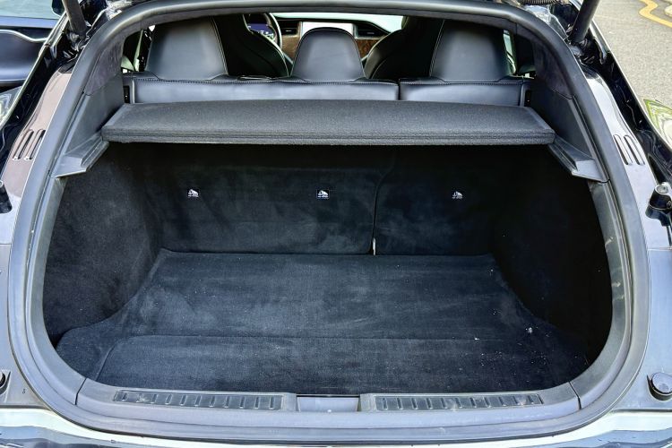 Used Tesla Model S 2019 Long-Range Version
