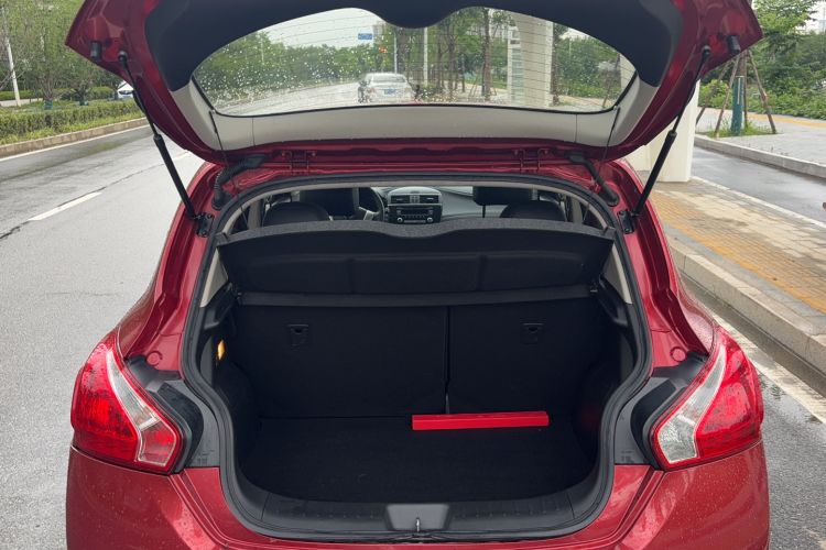 Used Nissan Tiida 2014 1.6L CVT Smart Model
