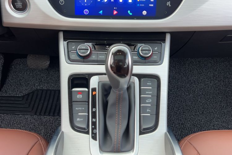 Used Geely Auto Emgrand X7 Sport 2018 1.8TD Automatic Two-Wheel Drive ZhiZun Model with 4G Connectivity
