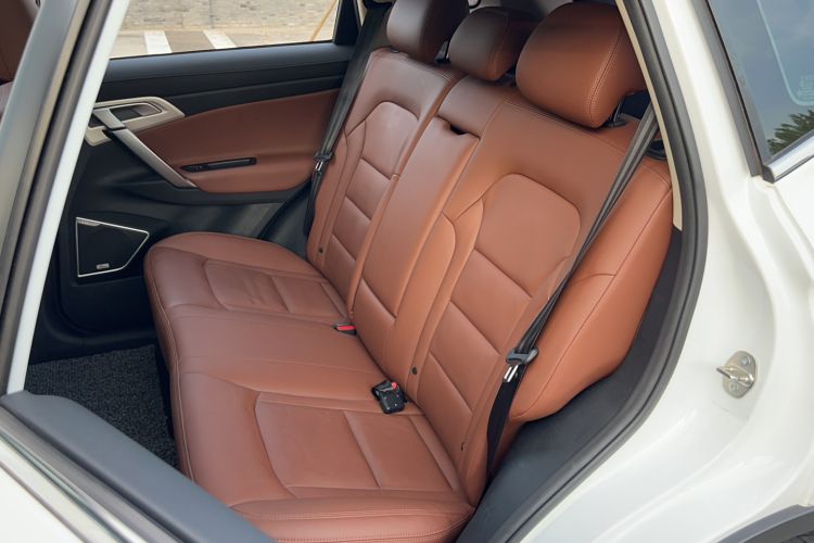 Used Geely Auto Emgrand X7 Sport 2018 1.8TD Automatic Two-Wheel Drive ZhiZun Model with 4G Connectivity
