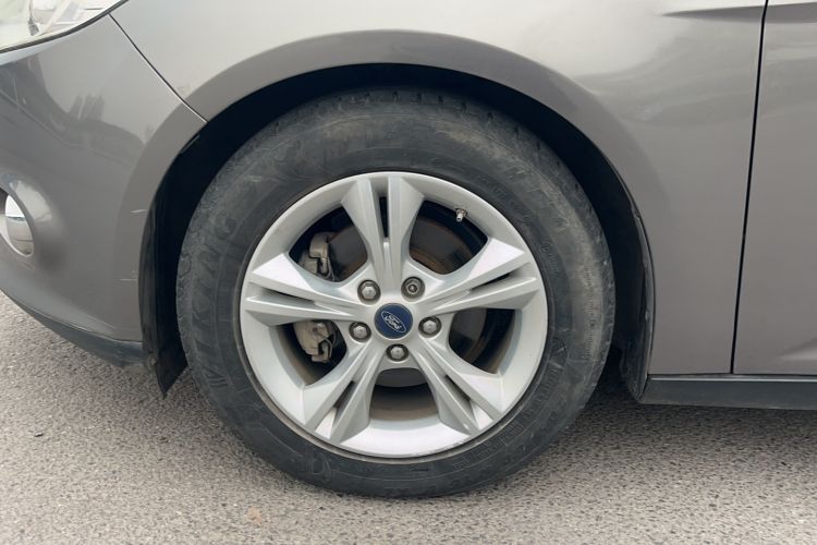 Used Ford Focus 2012 Sedan 1.6L Automatic Fashion Edition
