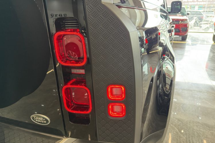 Used Land Rover Defender 2023 Facelift 110 3.0T P400 Dark Edition
