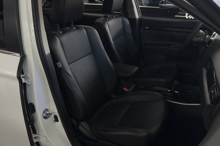 Used Mitsubishi Outlander 2018 2.0L Two-Wheel Drive Glory Edition 5 Seats
