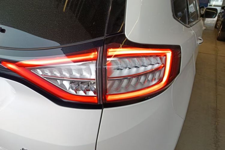 Used Ford Edge 2018 EcoBoost 245 Two-Wheel-Drive Titanium 7-Seater China V Standard
