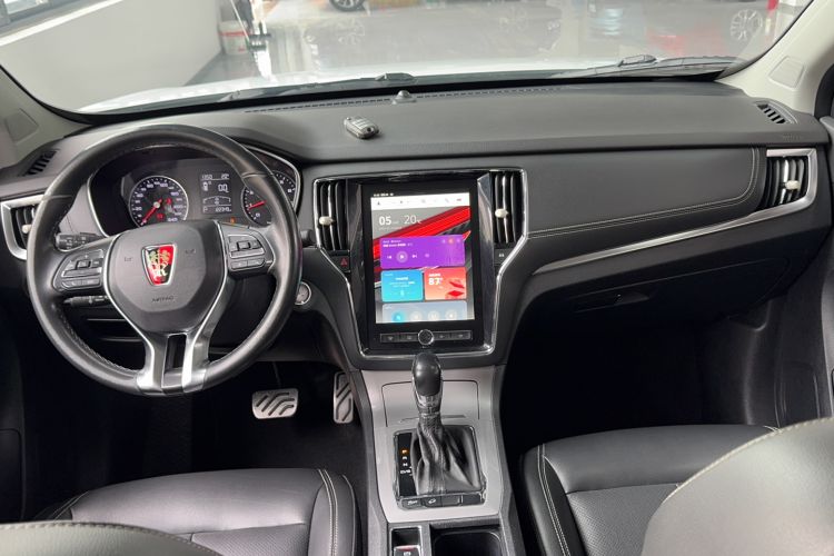 Used Roewe RX5 2016 20T Two-Wheel Drive Automatic Internet Smart Edition
