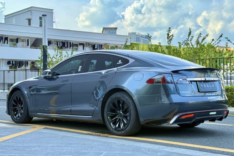 Used Tesla Model S 2019 Long-Range Version
