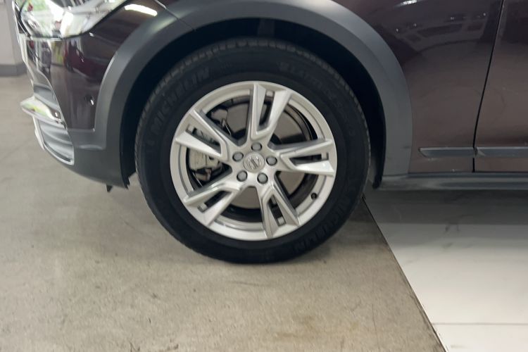 Used Volvo V90 2017 Cross Country T5 AWD Smart Range Edition