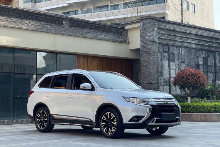 Used Mitsubishi Outlander 2020 2.0L Two-Wheel Drive Enjoyment Version 5 Seats
