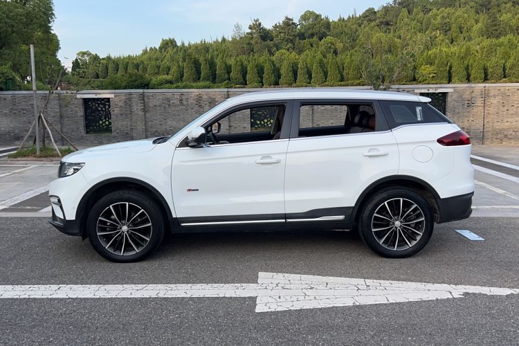 Used Geely Auto Emgrand X7 Sport 2018 1.8TD Automatic Two-Wheel Drive ZhiZun Model with 4G Connectivity
